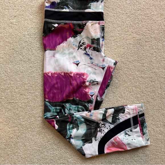 EUC - Lululemon bundle - crops and matching tank - Picture 4 of 12